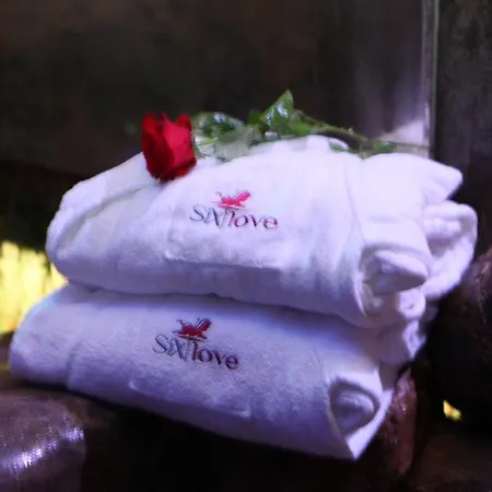 Motel Sixlove Gate Lanza (adults Only)